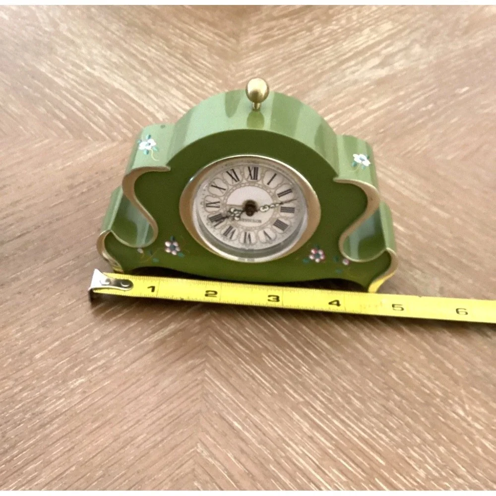 WESTCLOX GREEN PAINTED PLASTIC SHELF DESK MANTEL ALARM CLOCK VINTAGE **WORKS**